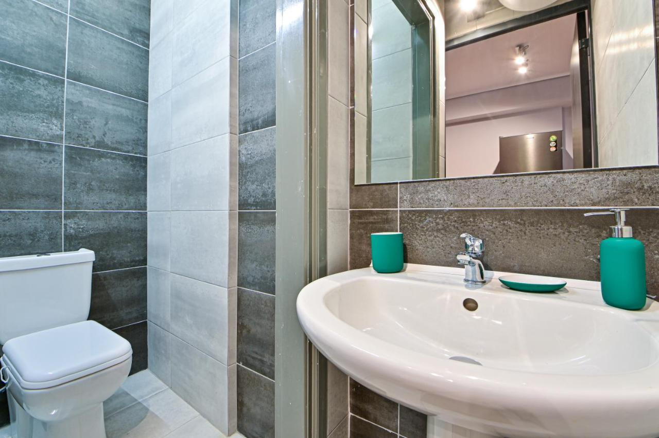 Beautiful New Apartment 5 Min From Piraeus Port ภายนอก รูปภาพ